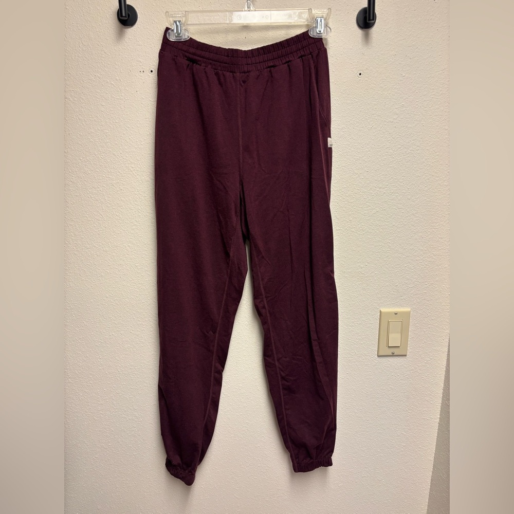 Vuori women’s boyfriend Pants in Burgundy